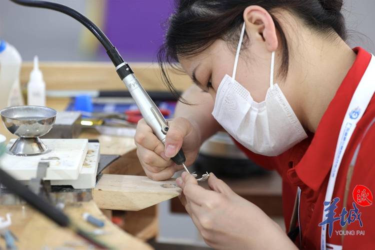 毫厘之间见真章 珠宝加工误差细过发丝的