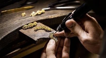 真正的高级珠宝才不是打上大牌logo的批量首饰